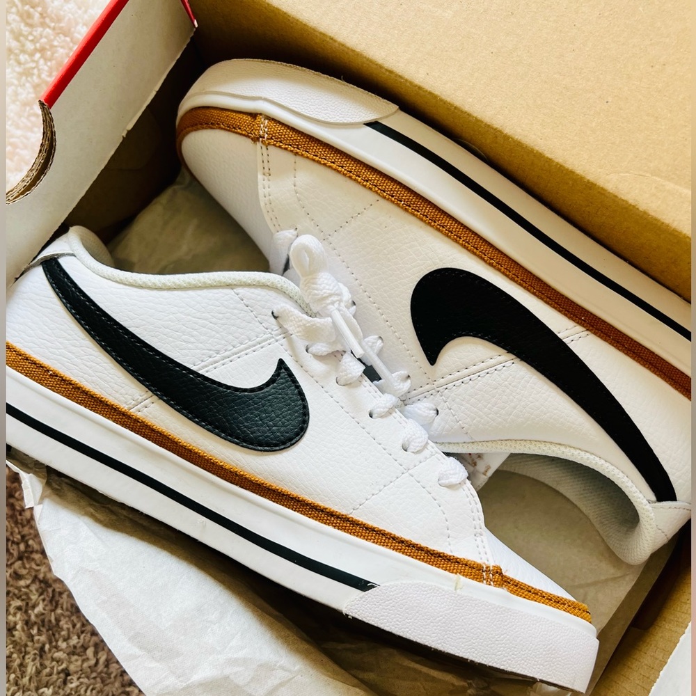 Nike Women’s Court Legacy Sneakers Size 8